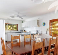 Picturesque Lizzie Palms 1 - New Castle Holiday