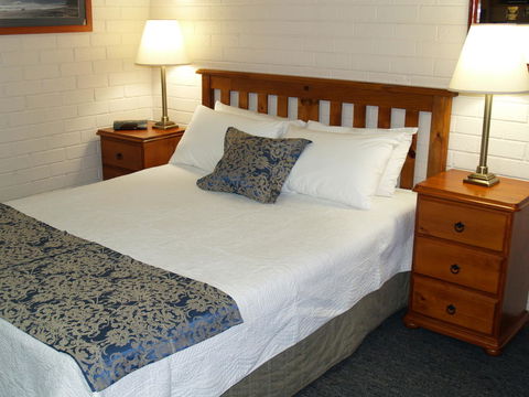 Pigeon House Motor Inn - New Castle Holiday 1