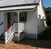 Pine Cottage - New Castle Holiday
