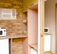 Pines Country Club Motor Inn - New Castle Holiday