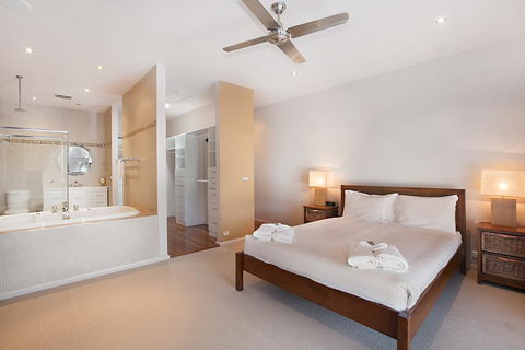 Play A Round - New Castle Holiday 3