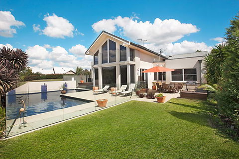 Play A Round - New Castle Holiday 0