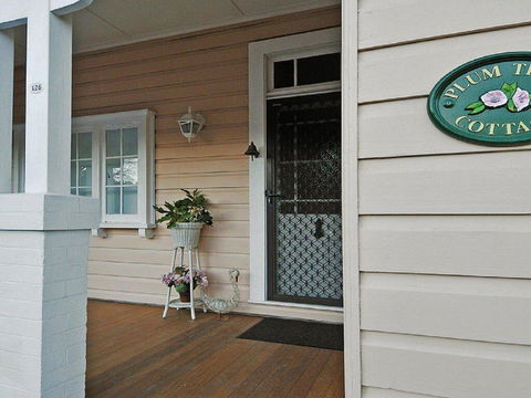 Plum Tree Cottage - Warm, Cosy & Walk To Town - New Castle Holiday 1