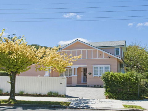 Plum Tree Cottage - Warm, Cosy & Walk To Town - New Castle Holiday 0