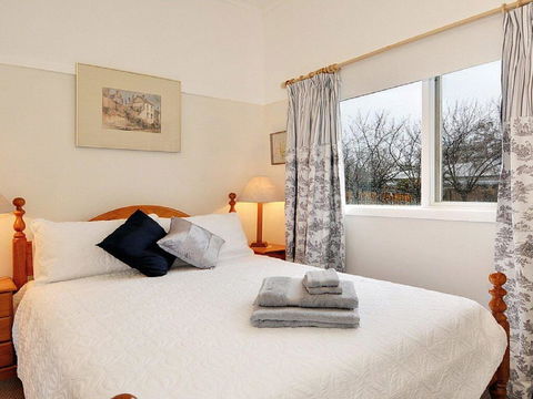 Plum Tree Cottage - Warm, Cosy & Walk To Town - New Castle Holiday 3