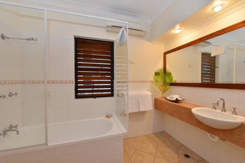 Poolside @ Hibiscus - New Castle Holiday 3