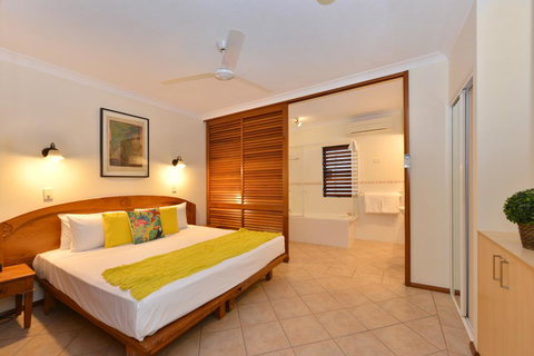 Poolside @ Hibiscus - New Castle Holiday 1