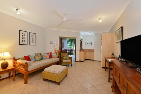 Poolside @ Hibiscus - New Castle Holiday 0