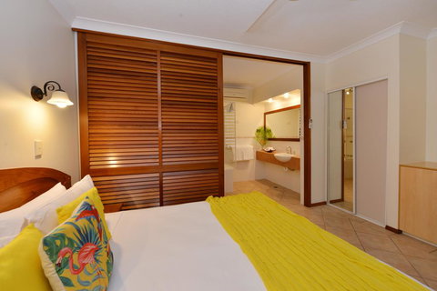 Poolside @ Hibiscus - New Castle Holiday 2