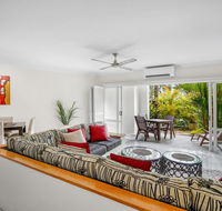 Poolside Apt in Alamanda Beachfront Resort 52 - New Castle Holiday
