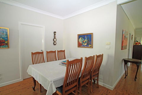 Pope's Beach House Getaway - New Castle Holiday 1