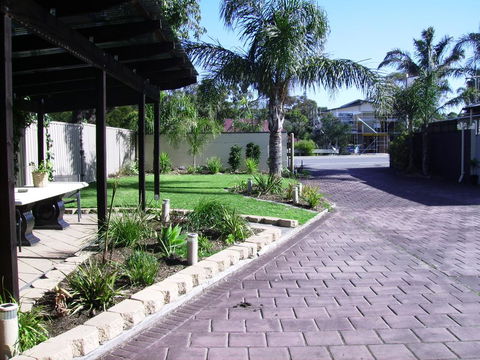 Port Noarlunga Motel - New Castle Holiday 1