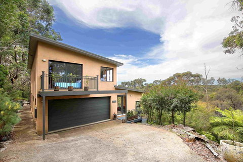 Postcards From The Edge - New Castle Holiday 0