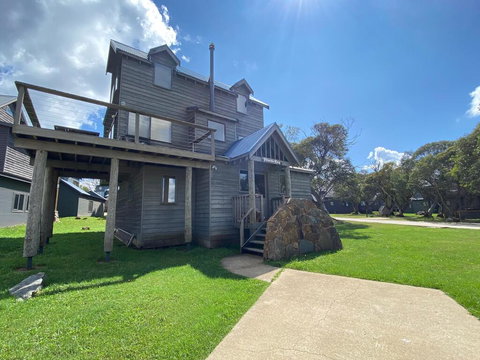 Powderkeg-DPA - New Castle Holiday 1