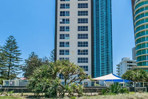 President Apartments - We Accommodate - New Castle Holiday 1