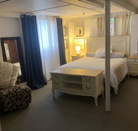 Private room downstairs area - New Castle Holiday