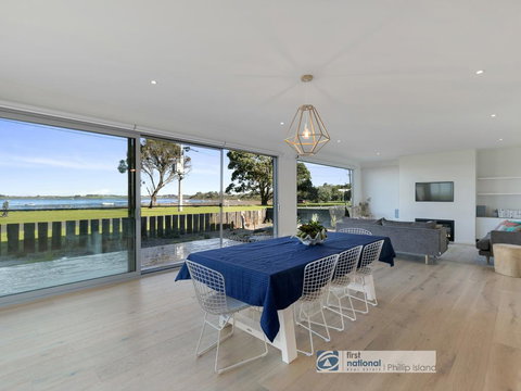 Pukeko Beach House, Rhyll - New Castle Holiday 2