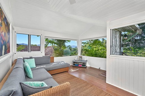 Quaint Cottage In The Edge - New Castle Holiday 3