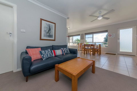Quarterdeck, Unit 1/ 12 Magnus Street - New Castle Holiday 0