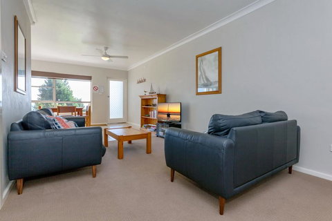 Quarterdeck, Unit 1/ 12 Magnus Street - New Castle Holiday 2