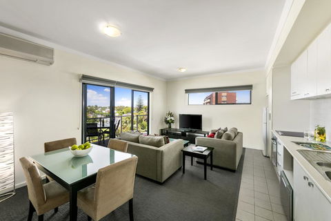 Quest On Rheola - New Castle Holiday 0