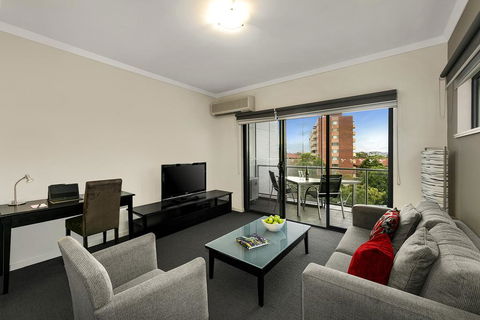 Quest On Rheola - New Castle Holiday 2