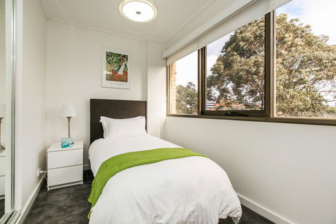 Quiet Comfort In South Yarra - New Castle Holiday 1
