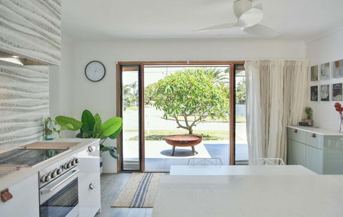Quiet Pet Friendly Home 3 Houses To Beach Entry With Private Pool Walk To Shops - New Castle Holiday 2
