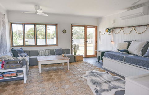 Quiet Pet Friendly Home 3 Houses To Beach Entry With Private Pool Walk To Shops - New Castle Holiday 1