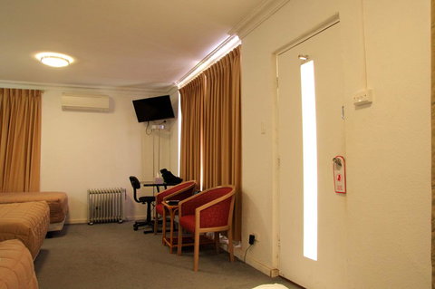 Rainbow Motel - New Castle Holiday 2