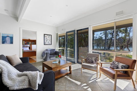 Rakali Cottage Lake Conjola - New Castle Holiday 0