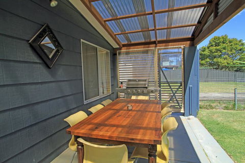 Ranu House - Waterfront - New Castle Holiday 1