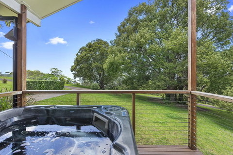 Ravensbourne Escape- Rose Alyce - New Castle Holiday 1