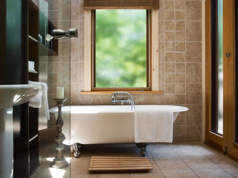 Ravenswood - New Castle Holiday 1