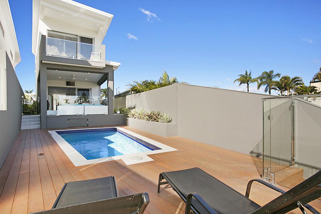 Bundall QLD New Castle Holiday