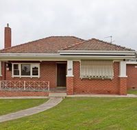 Red Brick Beauty - Central Cottage - New Castle Holiday