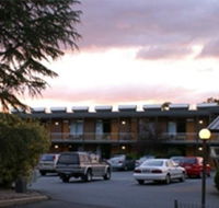 Red Cedars Motel - New Castle Holiday