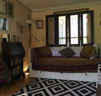 Redhaus Artist Cottage - New Castle Holiday