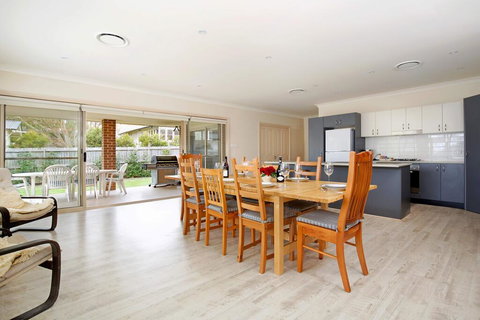 Refresham - New Castle Holiday 2