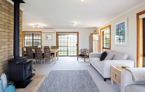 Relax On Ryan @ Robe - New Castle Holiday 1