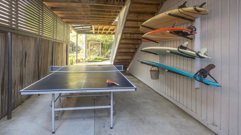 Rennies Retreat-Bushland & Ocean Views - New Castle Holiday 3