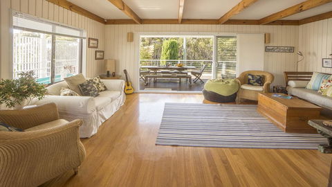Rennies Retreat-Bushland & Ocean Views - New Castle Holiday 0