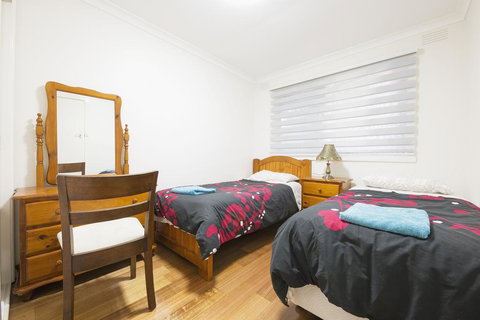 Rent Melbourne - New Castle Holiday 2