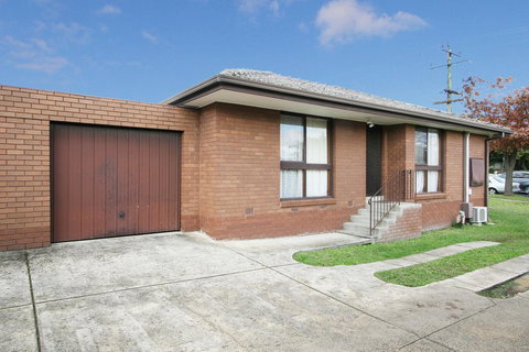 Rent Melbourne - New Castle Holiday 1
