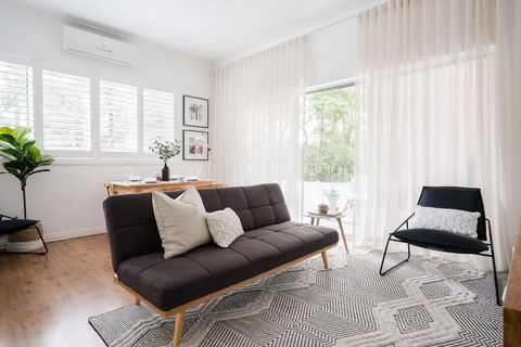 Restful Allawah Retreat Near Sydney Airport - New Castle Holiday 1