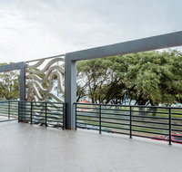 Rockingham Beachfront Apartment - New Castle Holiday