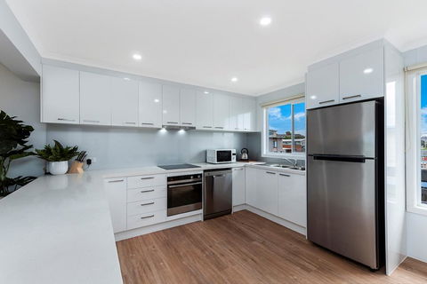 Rocky Point - Pet Friendly Accommodation For Multiple Families - New Castle Holiday 3