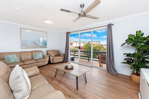 Rocky Point - Pet Friendly Accommodation For Multiple Families - New Castle Holiday 0