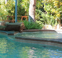 Roey Backpackers and Party Bar - New Castle Holiday