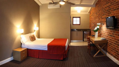Rose & Crown Hotel - New Castle Holiday 1